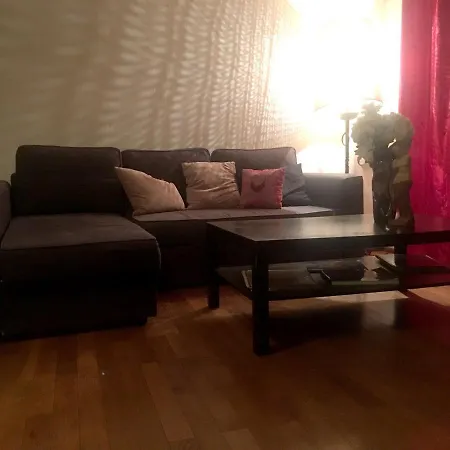 With 4 Bedrooms In With Wonderful Mountain View And Wifi 15 Km From The Slopes